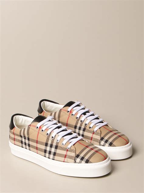 burberry lace up shoe men.